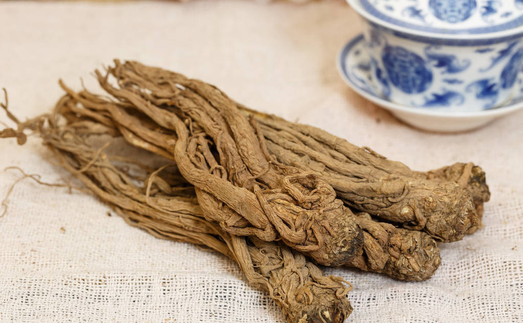 
当归补血汤 炖汤佳品 两种药 一个补气 一个补血 以气补血|IM电竞官网(图1)