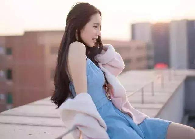 IM电竞|
女人对你动情后 才会有这些体现(图3)